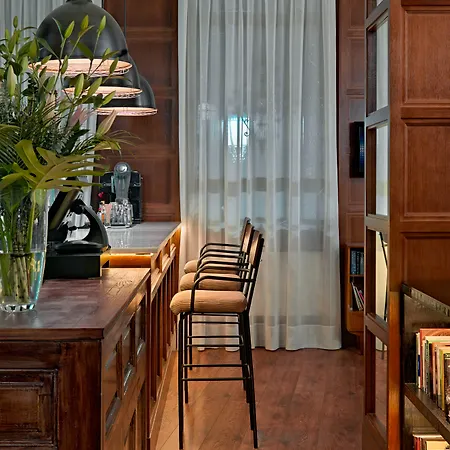 호텔 부티크 H10 몬트카다